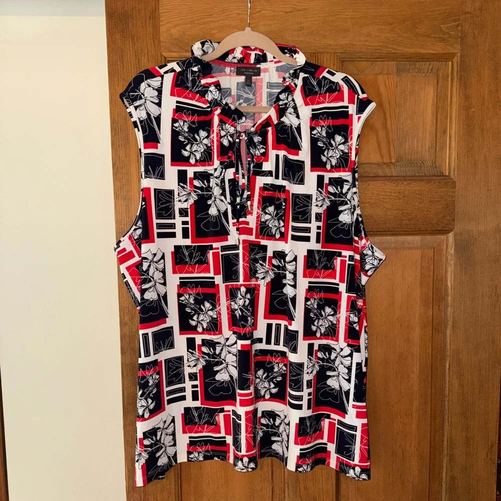 ♻️ LAST CHANCE! The Limited Red/White/Blue Floral-Geo Print Tie Neck Top - Picture 2 of 16